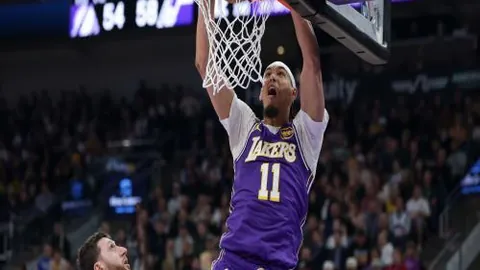 C罗社交平台晒四强晋级胜利瞬间：难忘之夜，精彩纷呈！